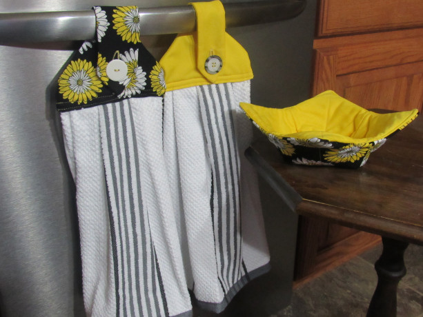 Microwave bowl Pot holder and Matching Kitchen Towels