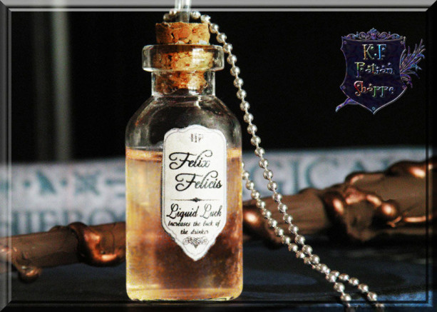 Felix Felicis, Liquid Luck Potion, Harry Potter Potion Necklace, Harry Potter Jewelry, Harry Potter Necklace, Potion necklace, liquid luck, potion vial