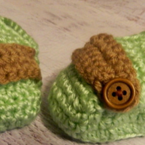 Sweet Green Unisex Crocheted Baby Moccasins 