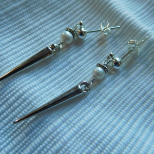 Small Dangling cone spike earrings, freshwater pearls with silver tone ball post earrings. #E00316