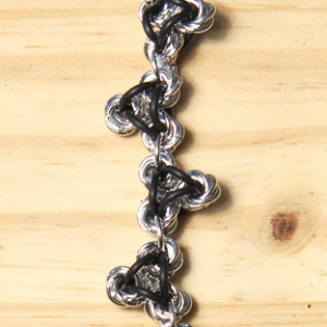 "Neoprene Triangle Knots" Chainmaille Bracelet