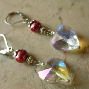 Delicate crystal hearts earrings with freshwater burgundy beads, with stainless steel lever back earrings hooks. #E00310