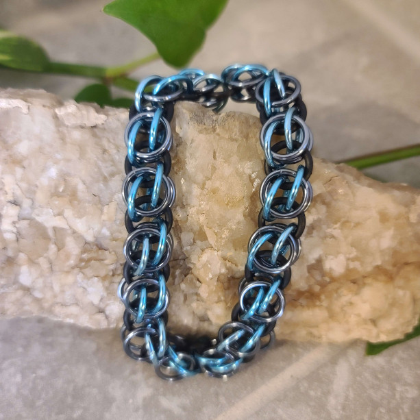 BeeSting Stretchy Chainmail Bracelet