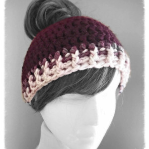 Messy bun hat / ponytail hat / winter hat