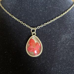 Red Flower Pendant Necklace