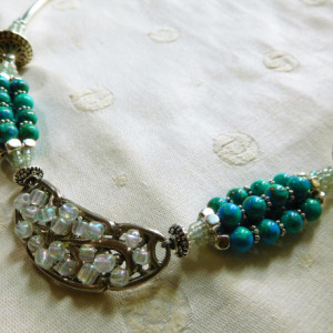 22 1/2" long necklace  with Silver tone curve links, with turquoise beads stones, glass beads & silver tone beads. #N00135