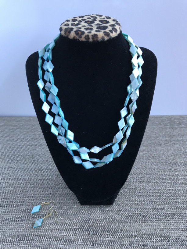 Pearl Statement Necklace, Shell Bead Necklace, Pearl Necklace, Mother of Pearl Statement, Chunky Necklace, Statement Necklace, Blue Necklace