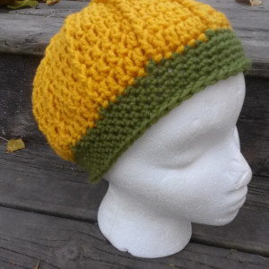 Women's Textured Crocheted Button Trimmed Hat