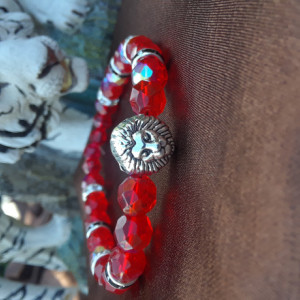 Ruby colored lion charmed braclet 