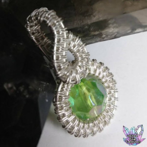 Hand Woven Wire Weave Lucite Pendant / Wire Weave Jewelry / Festival Pendant / Boho Style Jewelry / Copper Wire Jewelry / Green Jewelry