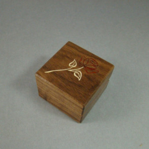 Engagment ring box with a contemporary rose inlay.  Free Shipping and Engraving. RB32