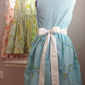 Tea Dress - Size 14   (Bust 40.5 W 32.5) vintage sheet