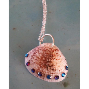 Clam shell necklace with Swarovski crystals