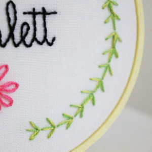 Personalized Baby's Name Embroidery Hoop Art Nursery Decor, Daisy Art, Gift for Baby, Custom Baby's Name Sign, Custom Baby Shower Gift