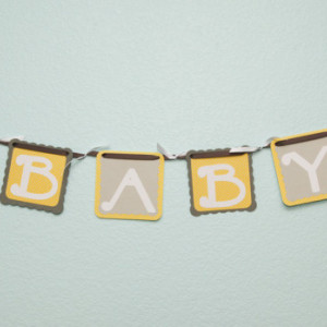 Chick polka dot Banner - yellow grey - (4 characters and and 2 chicks)