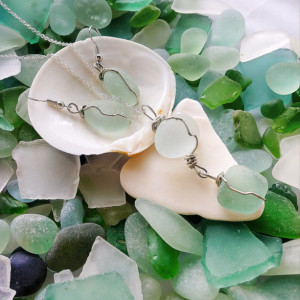Genuine sea glass necklace and earring set, wrapped with silver wire, beach glass, mermaid jewelry, island style, elegant, dangle
