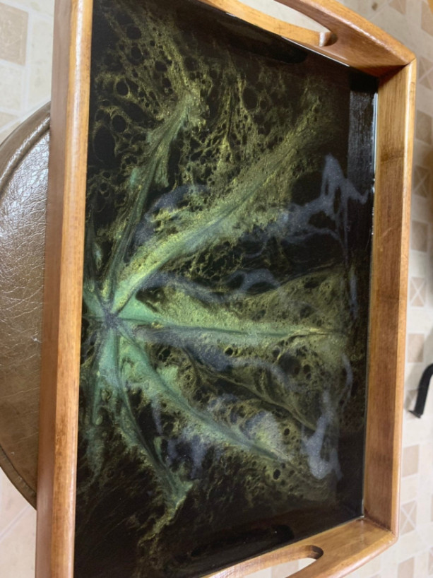Large Marijuana Leaf Serving Tray, Resin Art, Epoxy Art, Hand Painted Tray, Epoxy Resin Art Tray, Bamboo Serving Tray