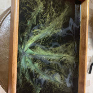 Small Marijuana Leaf Serving Tray, Resin Art, Epoxy Art, Hand Painted Tray, Epoxy Resin Art Tray, Bamboo Serving Tray