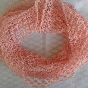 Lover's Knot Cowl in Peach Blossom 