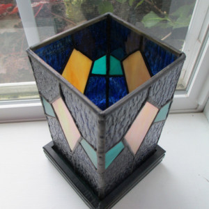 Diamond Pattern Stained Glass Lamp