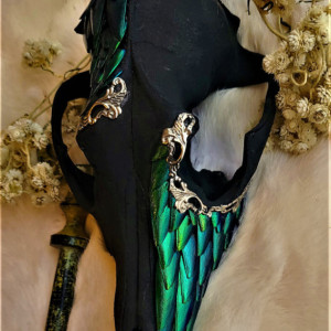 Wunderland Exclusive // Elegant death. ONE OF A KIND!! // decorated skull // wings // curiosity collection // green wings // gothic home