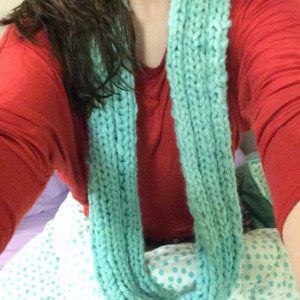 Chunky knitted cowl/infinity scarf