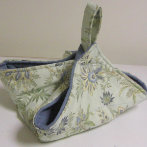 Light Green and Blue Floral Casserole Carrier Tote