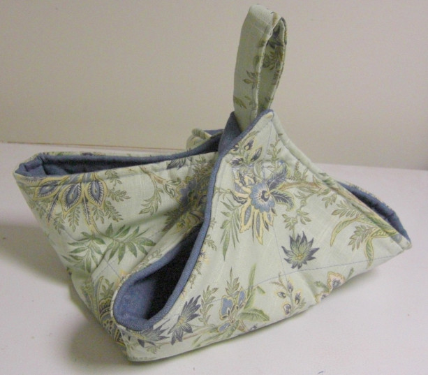 Light Green and Blue Floral Casserole Carrier Tote
