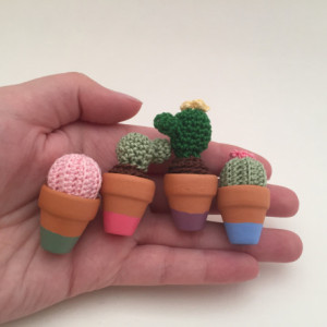 Cactus magnets, amigurumi cactus magnets, crochet cactus magnets, micro cactus magnets, handmade cactus magnets, potted cacti magnets,kawaii