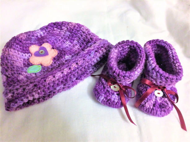 Purple love Crochet Newborn Set, Baby girl Set, Crochet Baby girl Hat and Booties Set, flower decorated DES#004