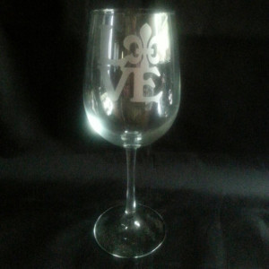 LOVE fluer de lis wine glass. Nola love. Louisiana love. New Orleans love hand made etched wine glass