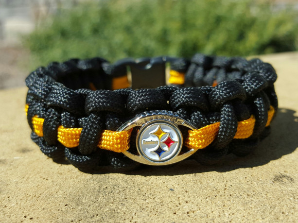 Pittsburg Steelers Paracord Bracelet NFL Officially Licensed Charm