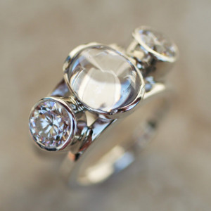 EXCLUSIVE DESIGN! White Diamond Oval with Faceted Cubic Zirconia RING