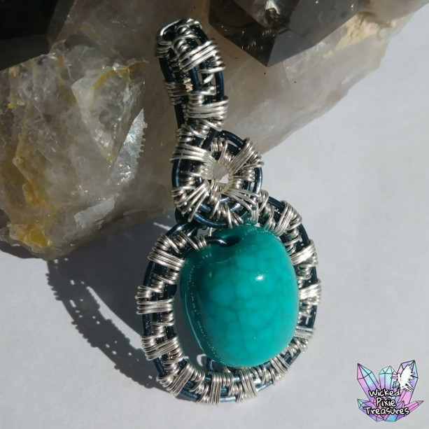 Hand Woven Wire Weave Lucite Bead Pendant / Wire Weave Jewelry / Festival Pendant / Boho Style Jewelry / Faux Turquoise