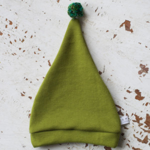 0-3 mo Elf - Hobbit - Gnome - Dwarf Hat with PomPom Tail. Newborn hat in green cotton fabric.