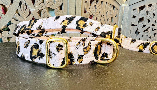 The "Wilma Sue" Dog CollarPink Leopard  Dog Collar, with brass hardware, Leopard Pattern, Fun Collar, Flat  Buckle, Adjustable Collar