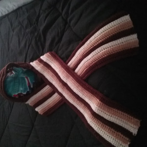 Hooded crocheted scarf 