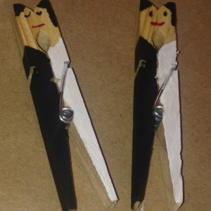 20 Custom Hand Painted Kissing Bride and Groom Wedding Clothespin / Favors 