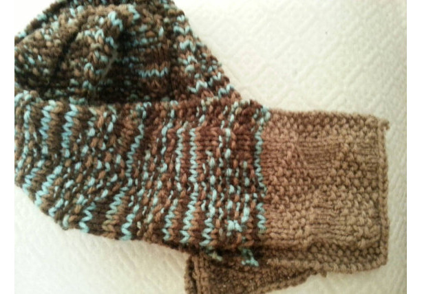 Brown & blue diamond pattern knit scarf