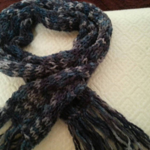 Soft and cuddly cable knit scarf with fringe - Deep Midnight