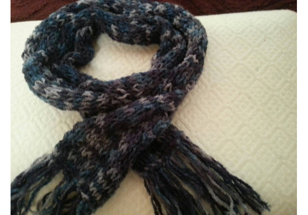 Soft and cuddly cable knit scarf with fringe - Deep Midnight