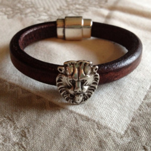 Unisex Regaliz leather bracelet with lion bead and German silver magnetic clasp.