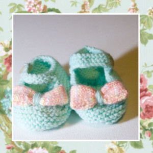 BUTTONS 'n' BOWS - Hand Knitted Booties in Aqua and Peach