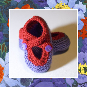 JAZZY - Hand Knitted Booties in Lilac and Red