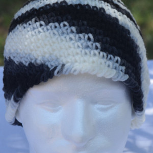 Handmade Black and White Swirl Crochet Beanie , Men / Women / Teens / Tweens Beanie , Black Beanie , White Beanie , Winter Wear   b115