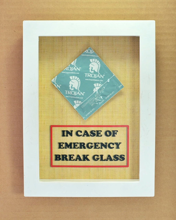 Adult Funny Gag Gift - Condom - In Case of Emergency Break Glass - Sex Lover Gift, Gift for Him, Gift for Husband, Men, Gift for Boyfriend