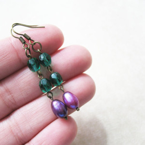 Emerald Green Earrings. Purple Plum Fresh Water Pearl Earrings. Vintage Inspired Earrings.