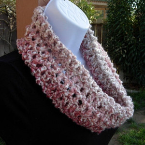 SUMMER COWL SCARF Cream, Off White, & Pink, Small Short Infinity Loop, Handmade Crochet Knit Necklace, Ready to Ship in 2 Days