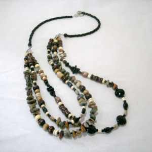 Three strand necklace with mixed gemstones and wood "Reilc"