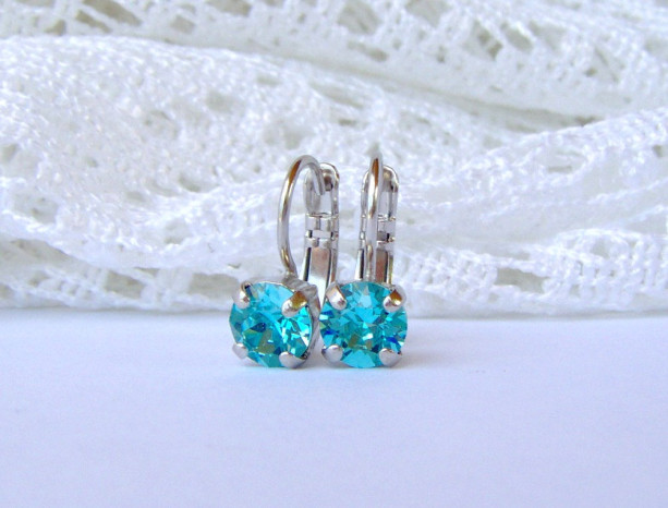 Blue rhinestone earrings / blue topaz / 6mm / Swarovski earrings / leverback